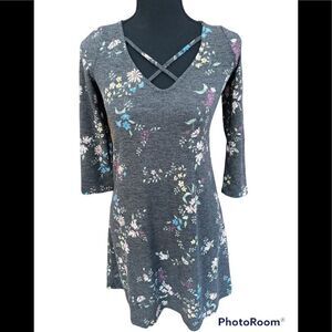 New with tags Love, Fire Lattice Front 3/4 sleeve gray floral knit dress, sz XS